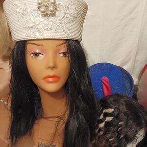 Elegant White Embroidered Hair Accessory